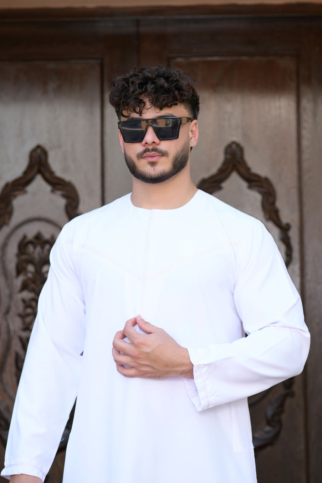 Navy Omani Round Neck Jubba with V Neck Stitched Embroidery